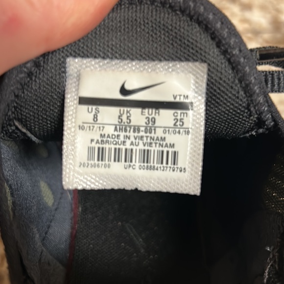 Nike Air Max 270 - Picture 7 of 7